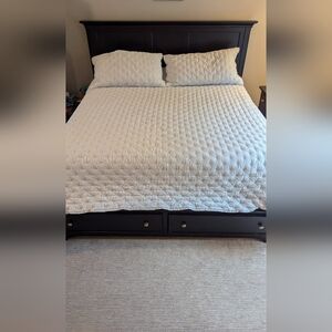 Pottery Barn Carter striped quilt and shams (2), king